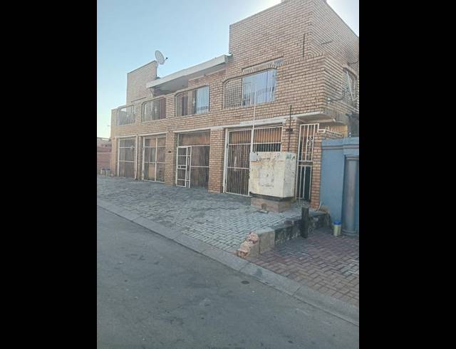 6 BEDROOM HOUSE FOR SALE IN HOSPITAL VIEW